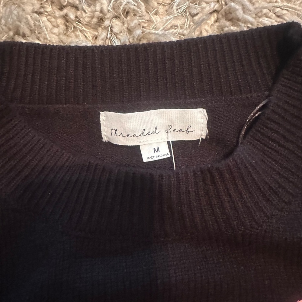 Threaded Leaf Boots & Bow Embroidery Soft Crew Neck Black Sweater Size M NWT - Picture 6 of 6